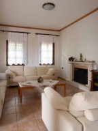 Вила в Маронея