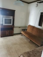 Двуетажна къща в Порто Лагос.