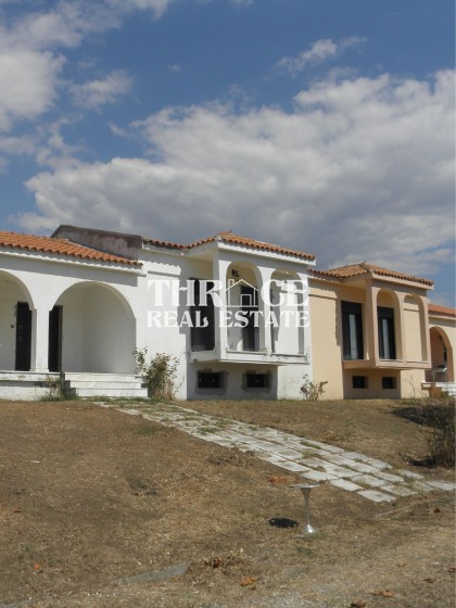 Дворец с изглед към морето в Алкион