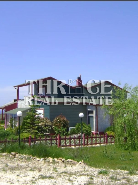 Луксозна вила в Маронея