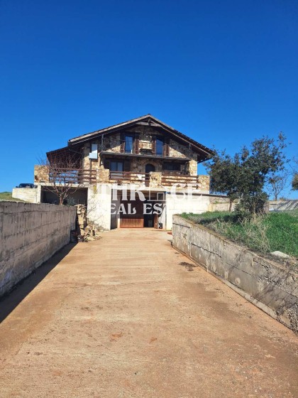 Вила в Маронея