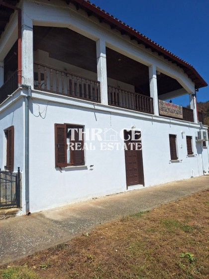 Вила в Маронея