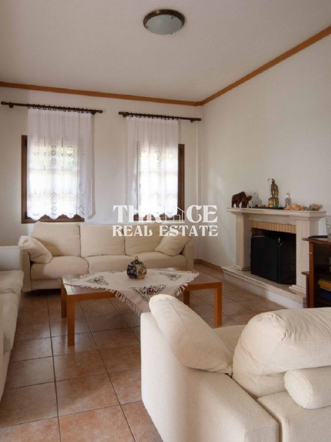 Вила в Маронея