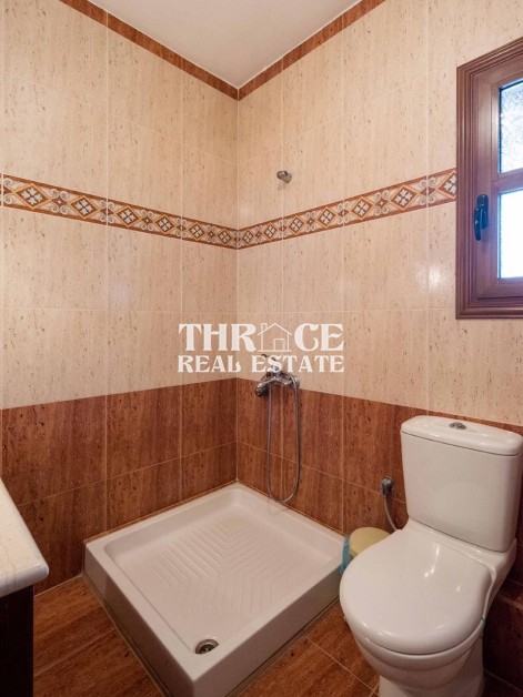 Вила в Маронея