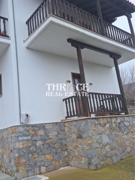 Вила в Маронея