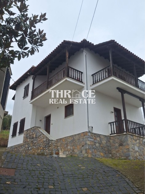 Вила в Маронея